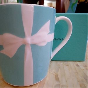 TIFFANY BONE CHINA CUP, discontinued, absolutely perfect, never used. Elegance!